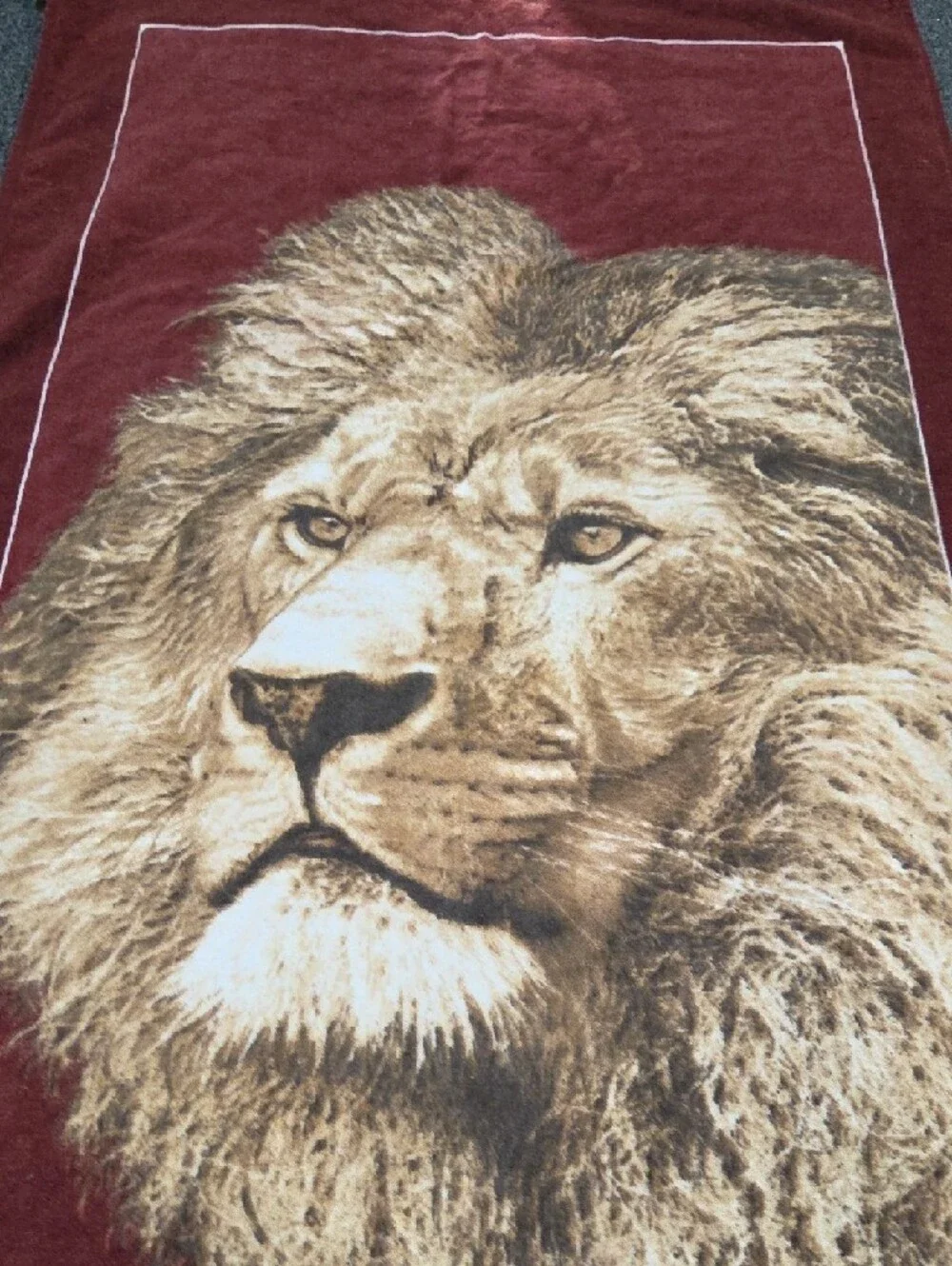 Vossen Lion Print Maroon Bath Towel - Soft Plush Home Bath Towel